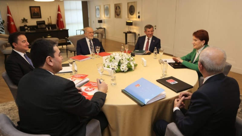 6'lı masanın 10'uncu toplantısında akşam menüsü