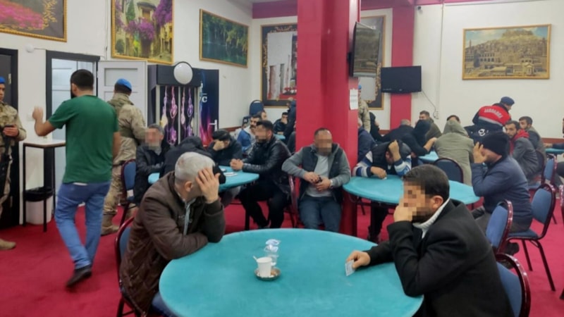 İzmir'de tombalacılara baskın