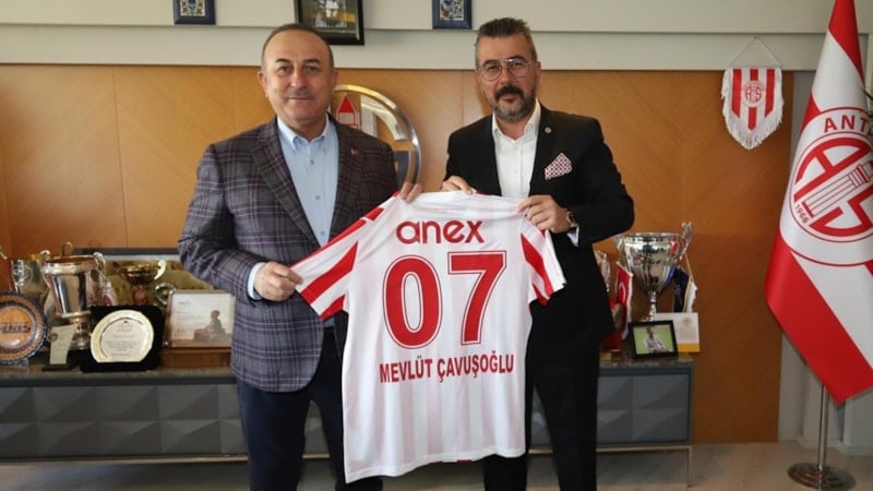 Mevlüt Çavuşoğlu, Antalyaspor'u ziyaret etti
