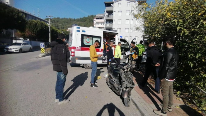 Antalya'da kaza yaptığı motosikletini bırakmak istemedi 