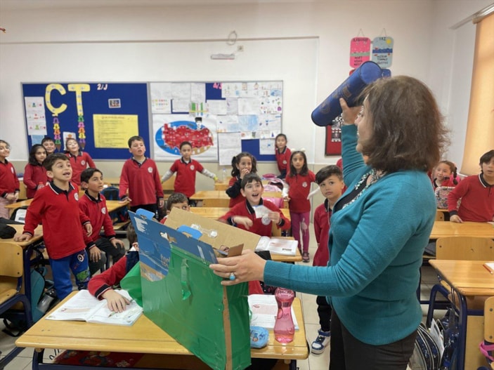 Mehmetçik, Antalyalı öğrencilere mektup yazıp yolladı