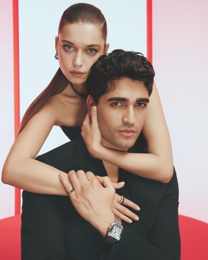 Afra Saraçoğlu'nun aylık geliri 