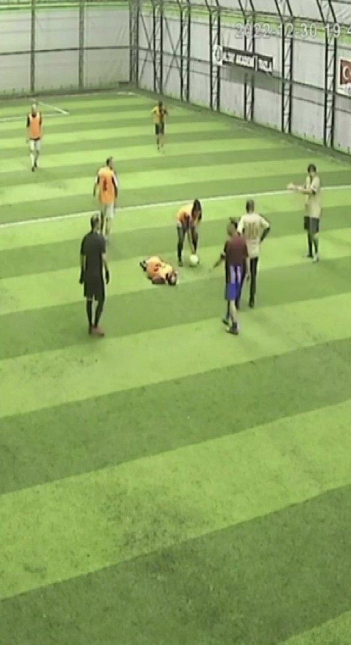 Tuzla’daki halı sahada maç yaparken kalp krizi geçirip öldü