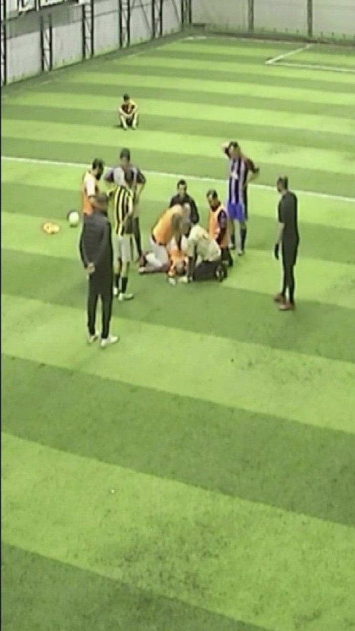 Tuzla’daki halı sahada maç yaparken kalp krizi geçirip öldü