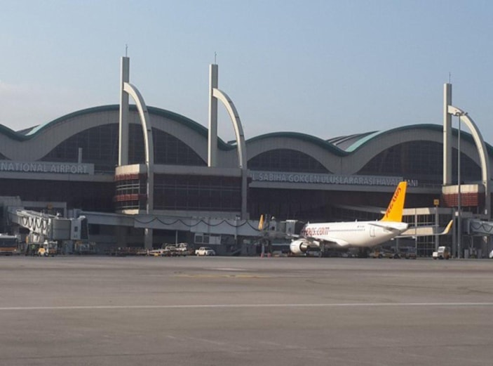 Sabiha Gökçen Havalimanı'nda iniş yapan pilot: Altımızdan tavşan geçti