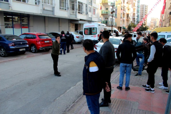 d Uyuşturucu bağımlısı genç kız, otomobilin altına girip 2 saat polise direndi -7