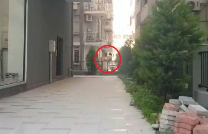 d Uyuşturucu bağımlısı genç kız, otomobilin altına girip 2 saat polise direndi -8