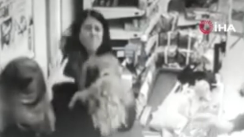 Şişli'de kasiyer ve müşteriler arasında fiyat etiketi kavgası 