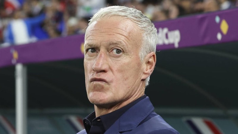 Fransa'da Deschamps ile yola devam kararı