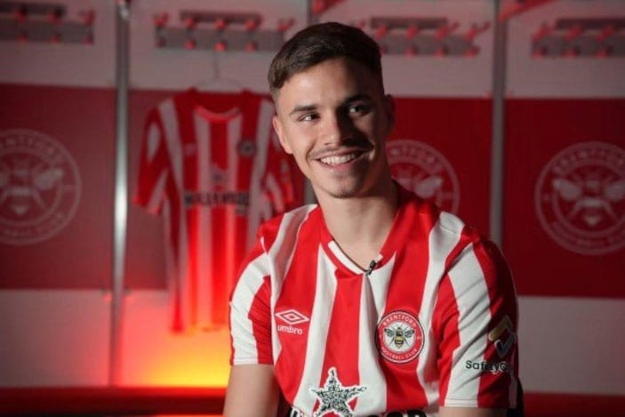 David Beckham'ın oğlu Romeo, Brentford'a transfer oldu
