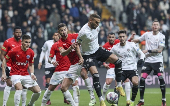 Beşiktaş, sahasında Kasımpaşa'yı 2-1 mağlup etti