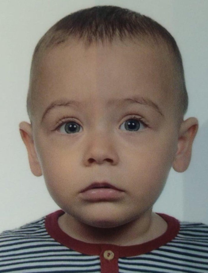 Manisa'da kuyuya düşen eşini ve oğlunu gözyaşları ile son yolculuklarına uğurladı