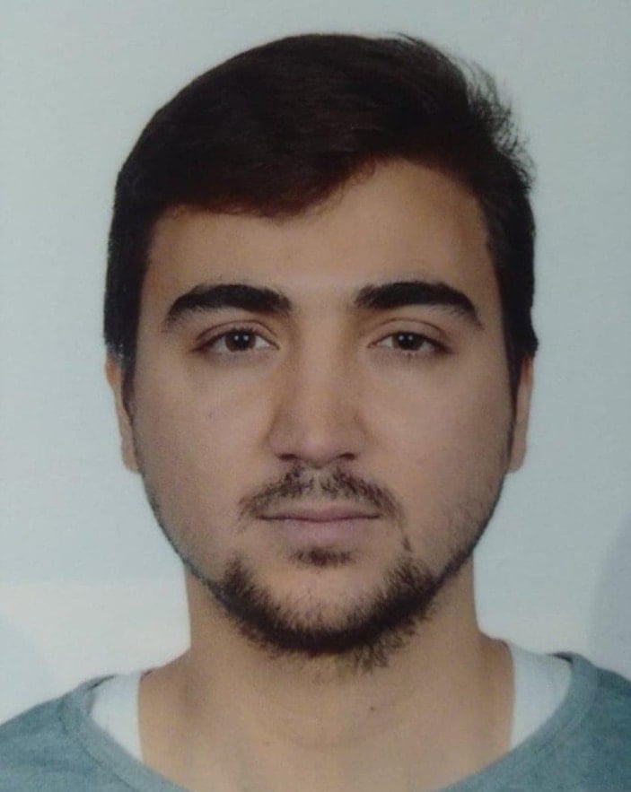 Manisa'da kuyuya düşen eşini ve oğlunu gözyaşları ile son yolculuklarına uğurladı