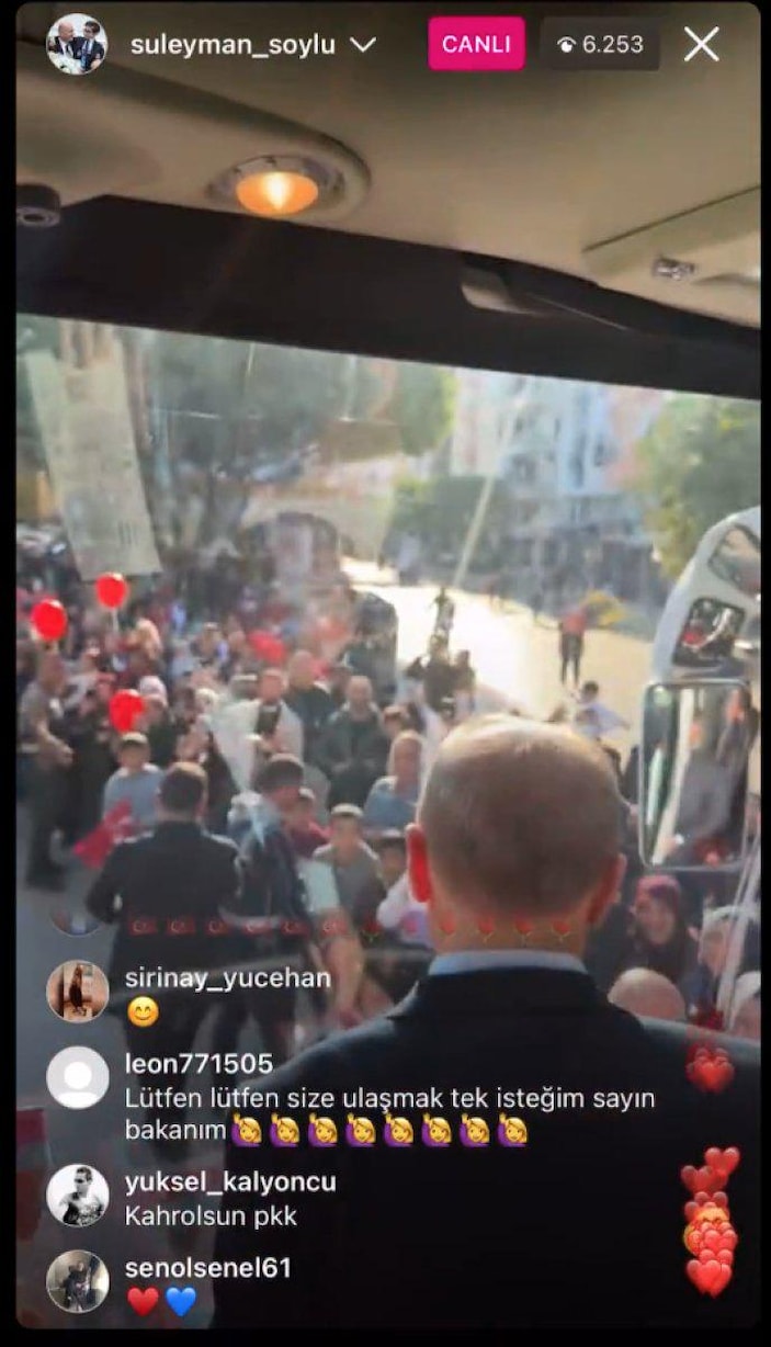 Süleyman Soylu, AK Parti otobüsünden canlı yayın açtı