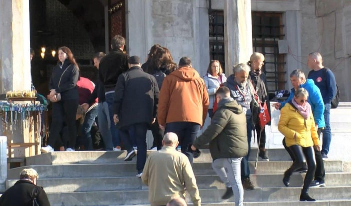 Yeni Camii restorasyonun bitmesi ile ziyaretçi akınına uğradı 