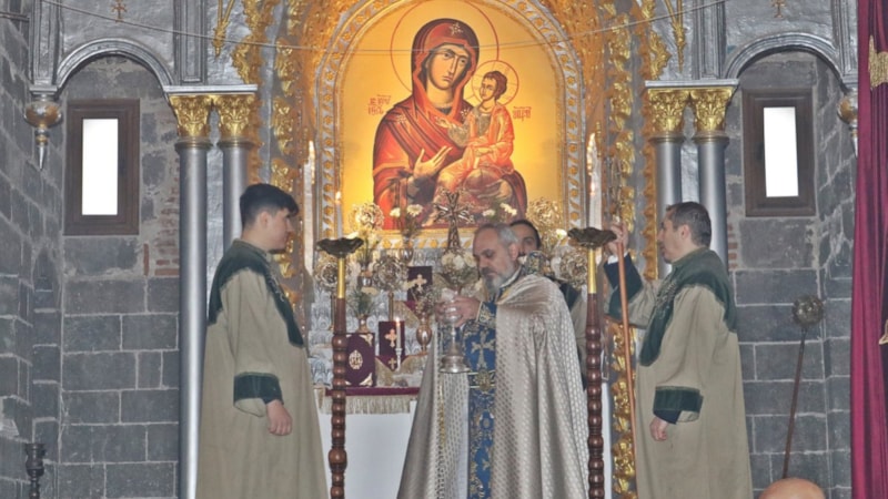 Diyarbakır'daki tarihi kilisede Noel ayini