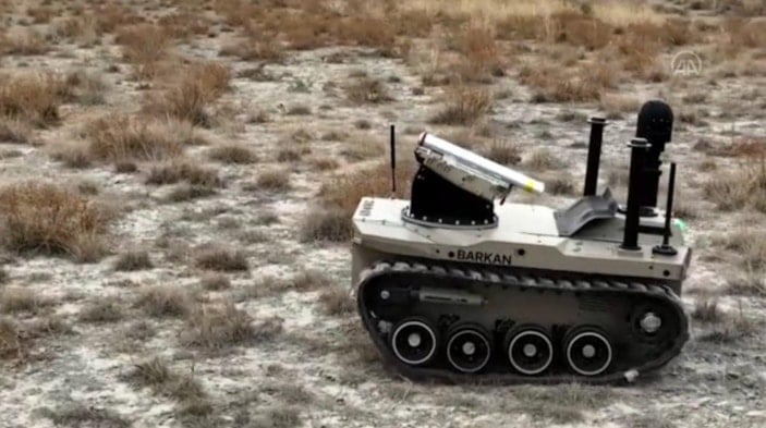Türkiye'nin ‘robot askeri’ füze attı