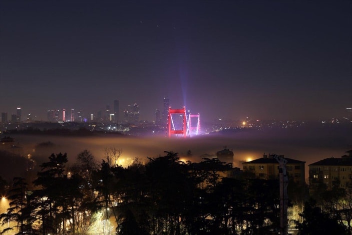 İstanbul'da Boğaz'ı trafiğe kapattıran sis