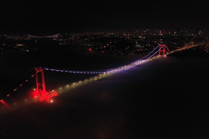 İstanbul'da Boğaz'ı trafiğe kapattıran sis