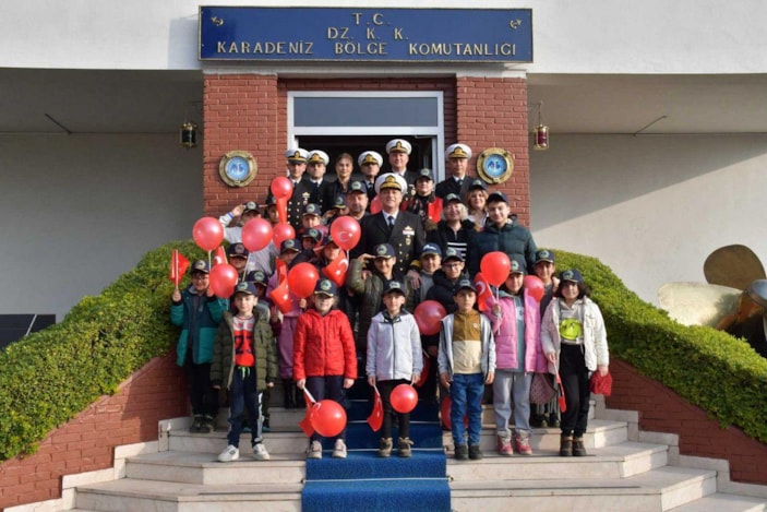 Deniz Kuvvetleri, Hamza'nın 'savaş gemisi' görme hayalini gerçekleştirdi -4