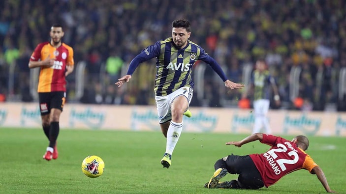Fenerbahçe-Galatasaray derbisi saat kaçta, hangi kanalda? İlk 11'ler belli oldu mu?