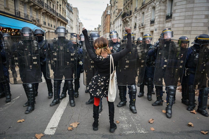 Fransa’da sarı yelekliler yeniden sokaklara indi