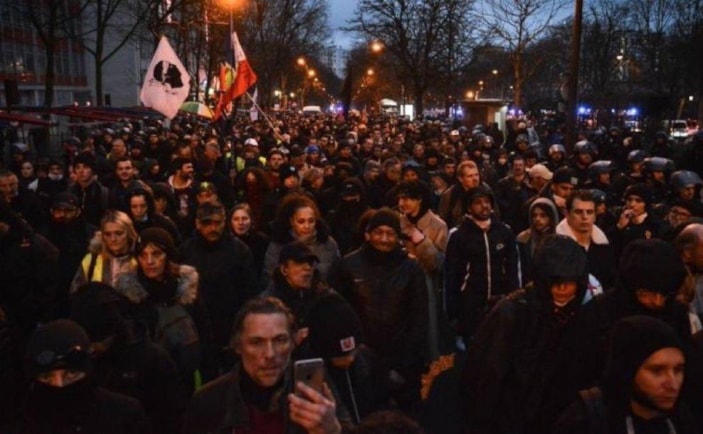 Fransa’da sarı yelekliler yeniden sokaklara indi