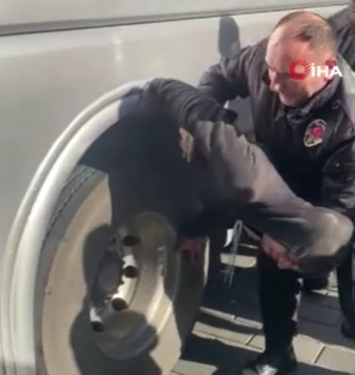 İstanbul’da 2 göçmen otobüs tekerleğinden çıktı