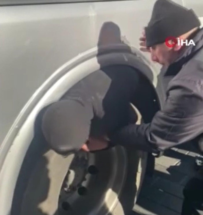 İstanbul’da 2 göçmen otobüs tekerleğinden çıktı