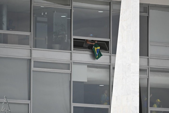 Brezilya'da Bolsonaro destekçileri polisle çatıştı