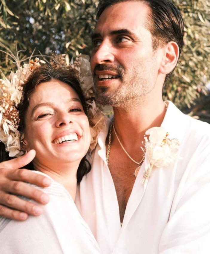 Özge Özpirinçci ailesiyle kayak tatilinde