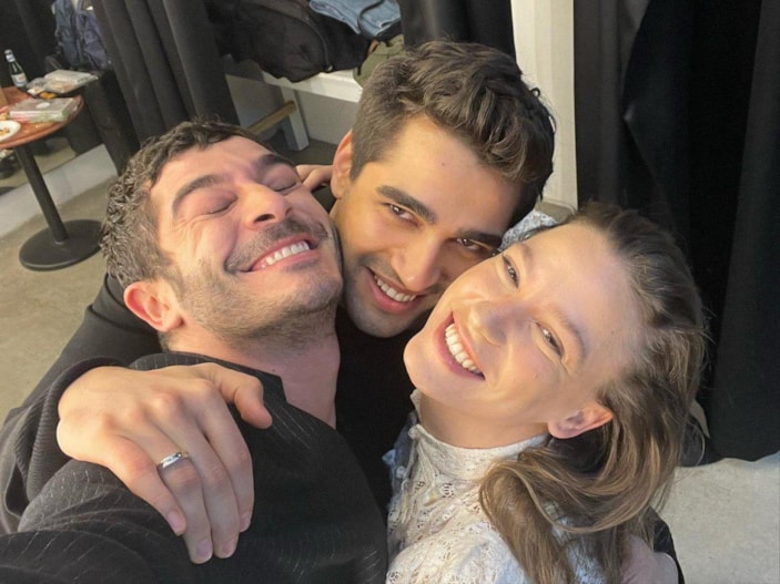 Mert Ramazan Demir, Serenay Sarıkaya ve Burak Deniz’in eğlenceli anları