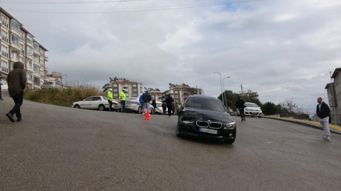 Sinop’ta kaza yaptı, aracı yol ortasında bırakıp kaçtı