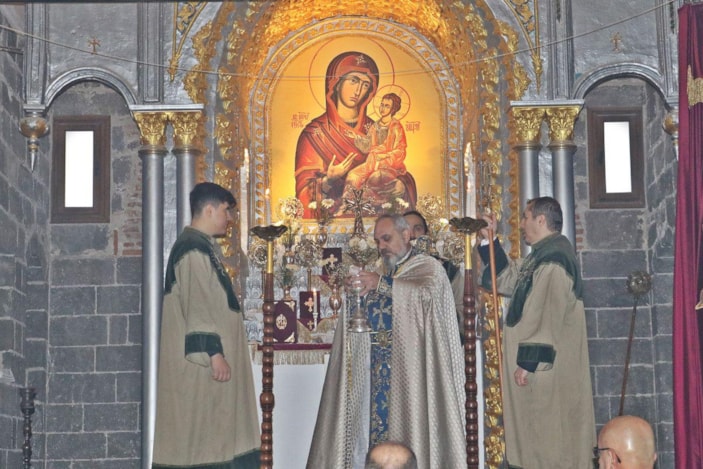 Tarihi Surp Giragos Ermeni Kilisesi'nde Noel ayini -1