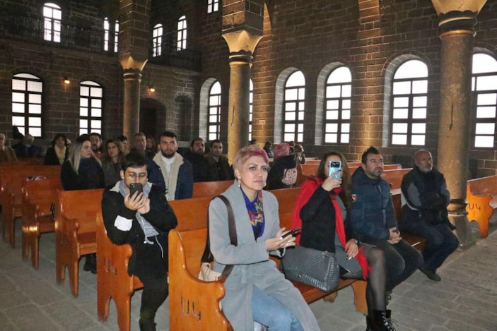 Tarihi Surp Giragos Ermeni Kilisesi'nde Noel ayini -6