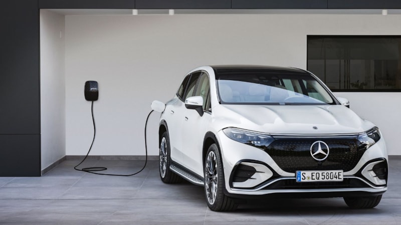 Mercedes'ten 10 yılda 10 bin adet şarj istasyonu hamlesi