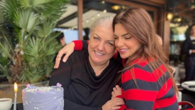 Pelin Karahan, annesini paylaştı