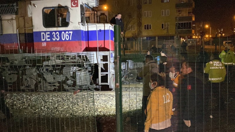 Diyarbakır’da hemzemin geçitteki yayaya yük treni çarptı