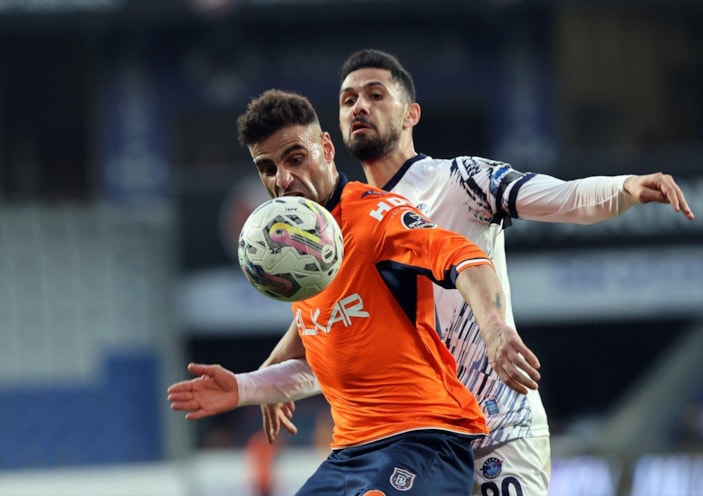 Başakşehir, Adana Demirspor'u iki golle geçti