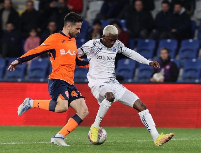 Başakşehir, Adana Demirspor'u iki golle geçti