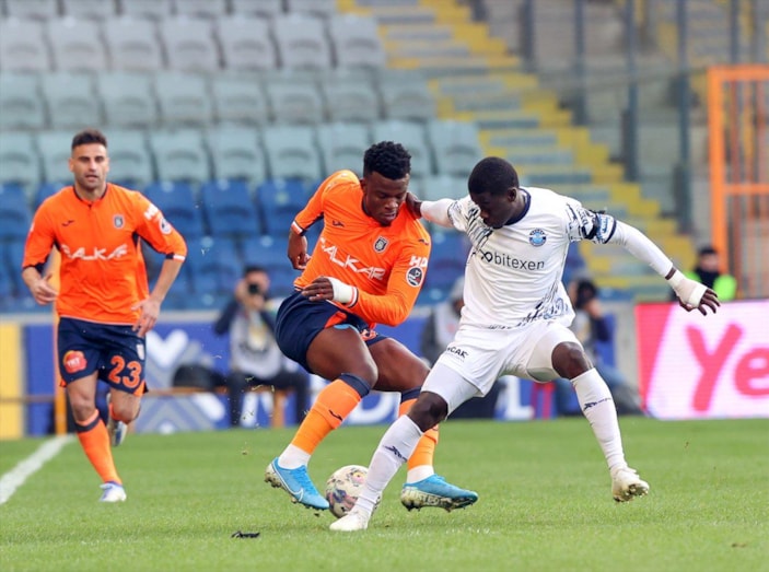 Başakşehir, Adana Demirspor'u iki golle geçti