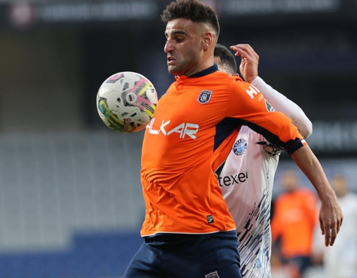 Başakşehir, Adana Demirspor'u iki golle geçti