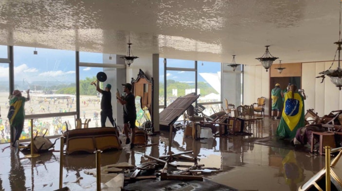 Brezilya'da baskınların ardından görevden alma dalgası başladı