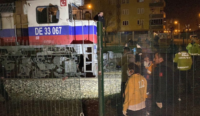 Diyarbakır’da hemzeminde bulunduğu sırada yük treni çarptı -2