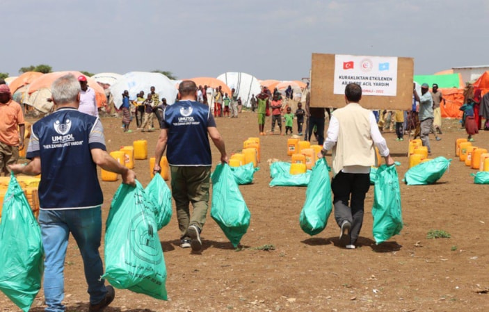 Umut Ol Derneği’nden Somalili ailelere yardım