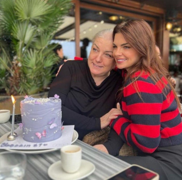 Pelin Karahan, annesini paylaştı