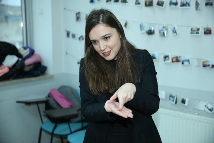 Ordu'da boğulma tehlikesinin ardından konuşamayan Ezgi, işaret dili eğitmeni oldu