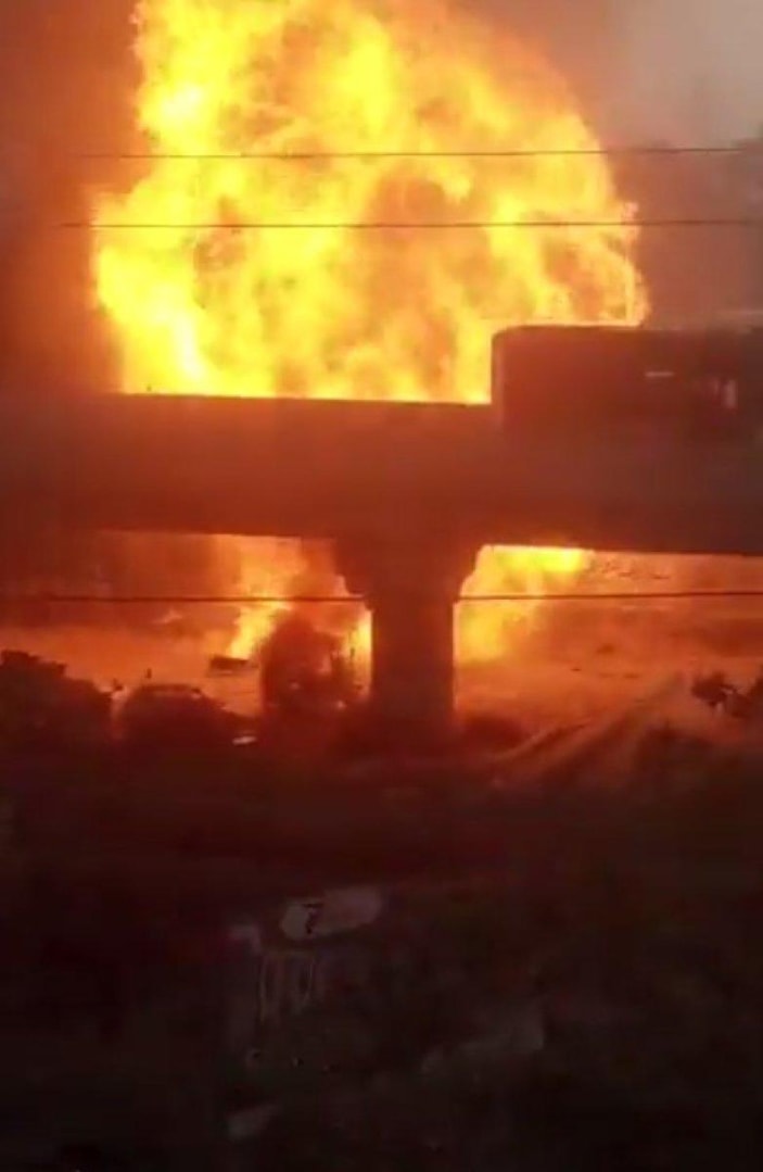 Pakistan'da patlama: Ortalık savaş alanına döndü 