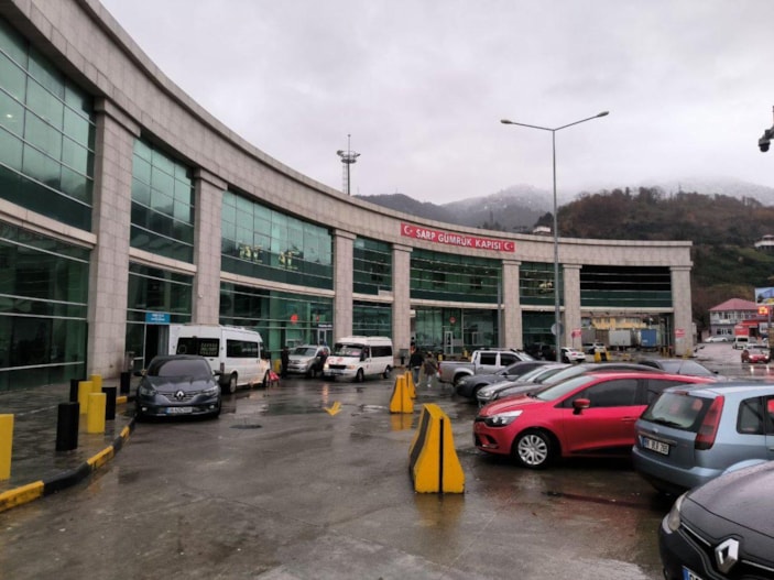 Sarp Sınır Kapısı’nda, iPhone izdihamı sona erdi