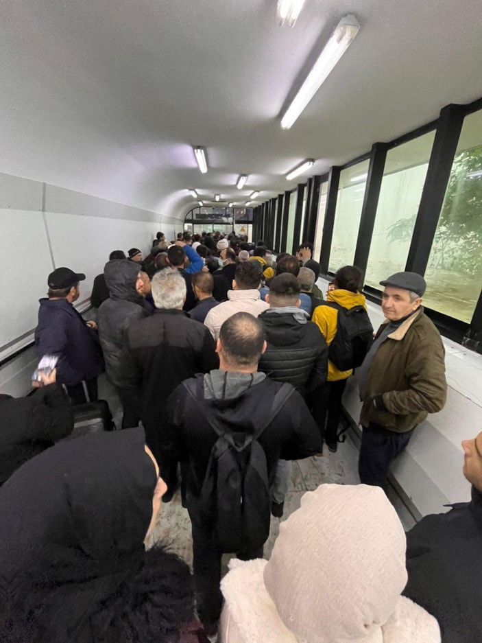 Sarp Sınır Kapısı’nda, iPhone izdihamı sona erdi